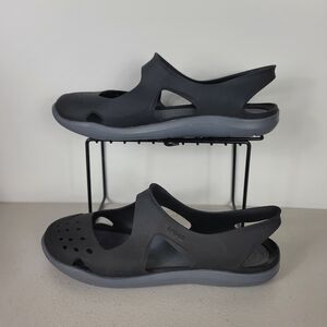 Crocs   Woman's slip on Flats Loafers Shoes   Sz 7  black